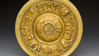 Salva de pé alto, prata dourada, Lisboa, 1548